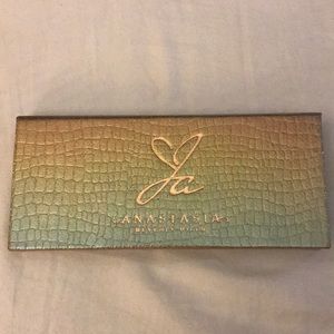 ABH Jackie Ania pallet